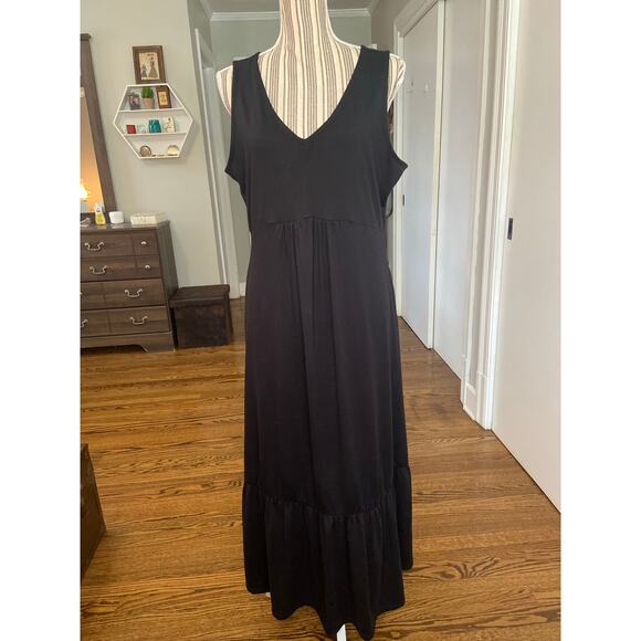 Cuddl Duds Dresses & Skirts - Cuddl Duds black sleeveless knit maxi dress with ruffled hem